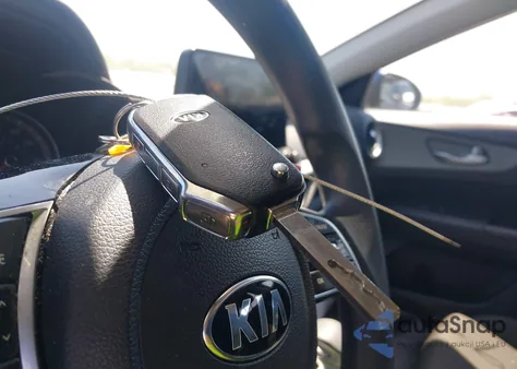 2021 Kia Forte Lxs z USA, uszkodzony, nr VIN 3KPF24AD4ME277261